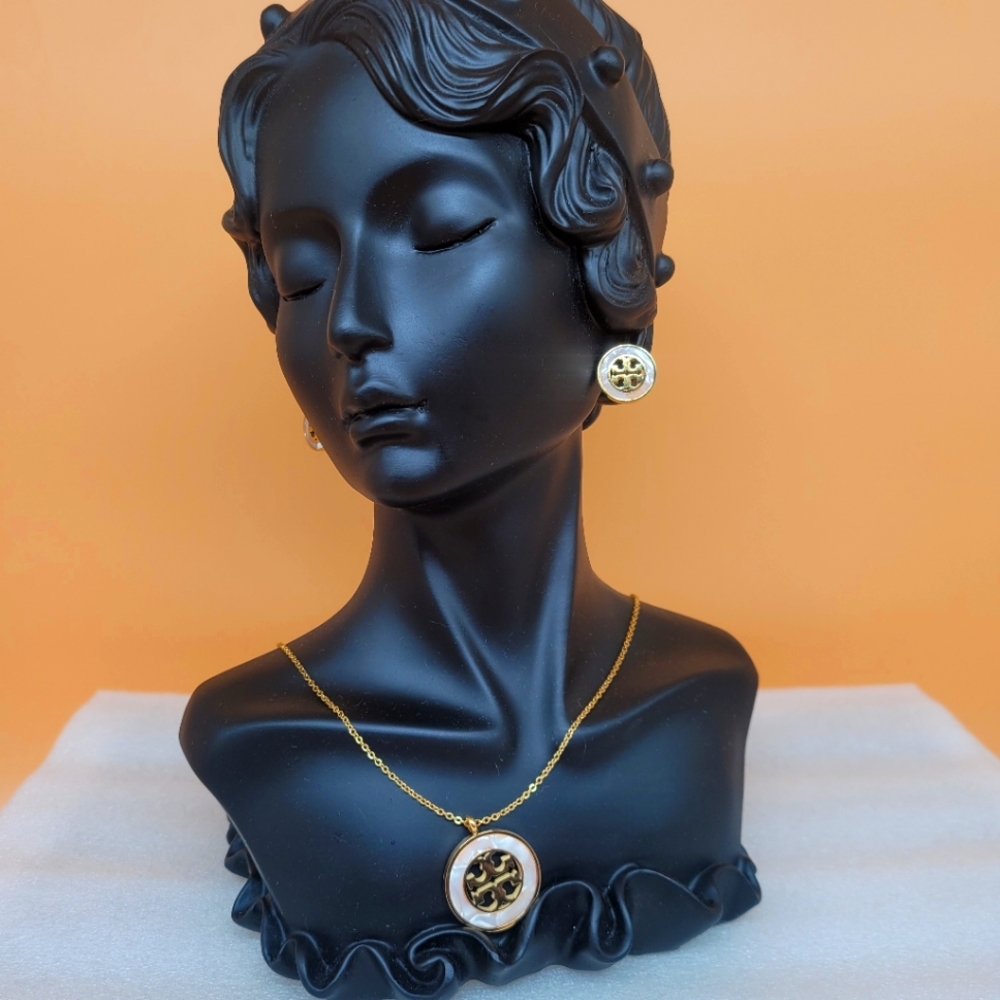 Necklace and earrings set